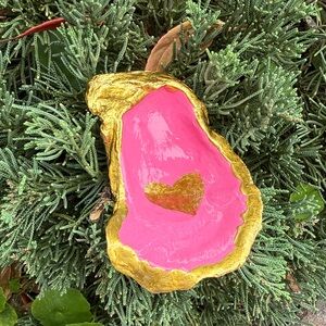 Hand pained Gold and Pink Decorative HEART 🩷 Oyster Shell trinket dish
